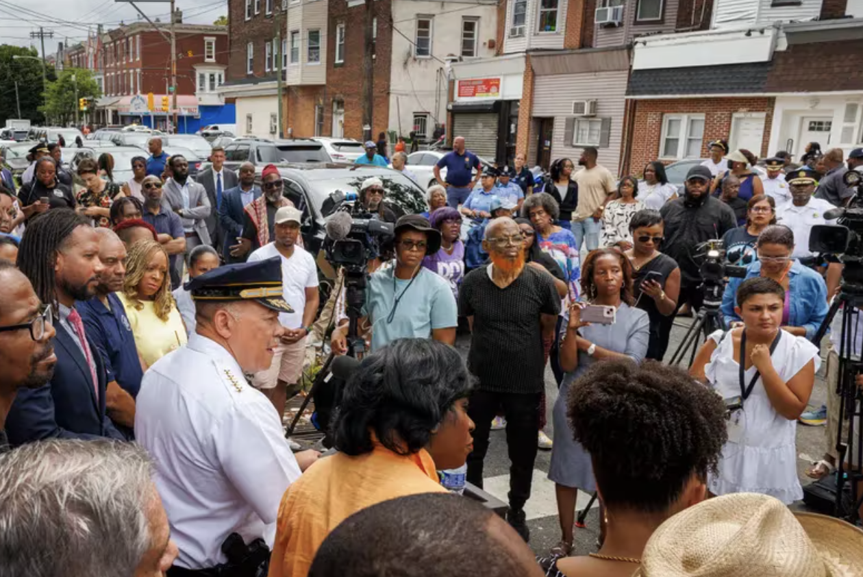 西费城周日由嘴战引发的大规模枪战，3死6伤